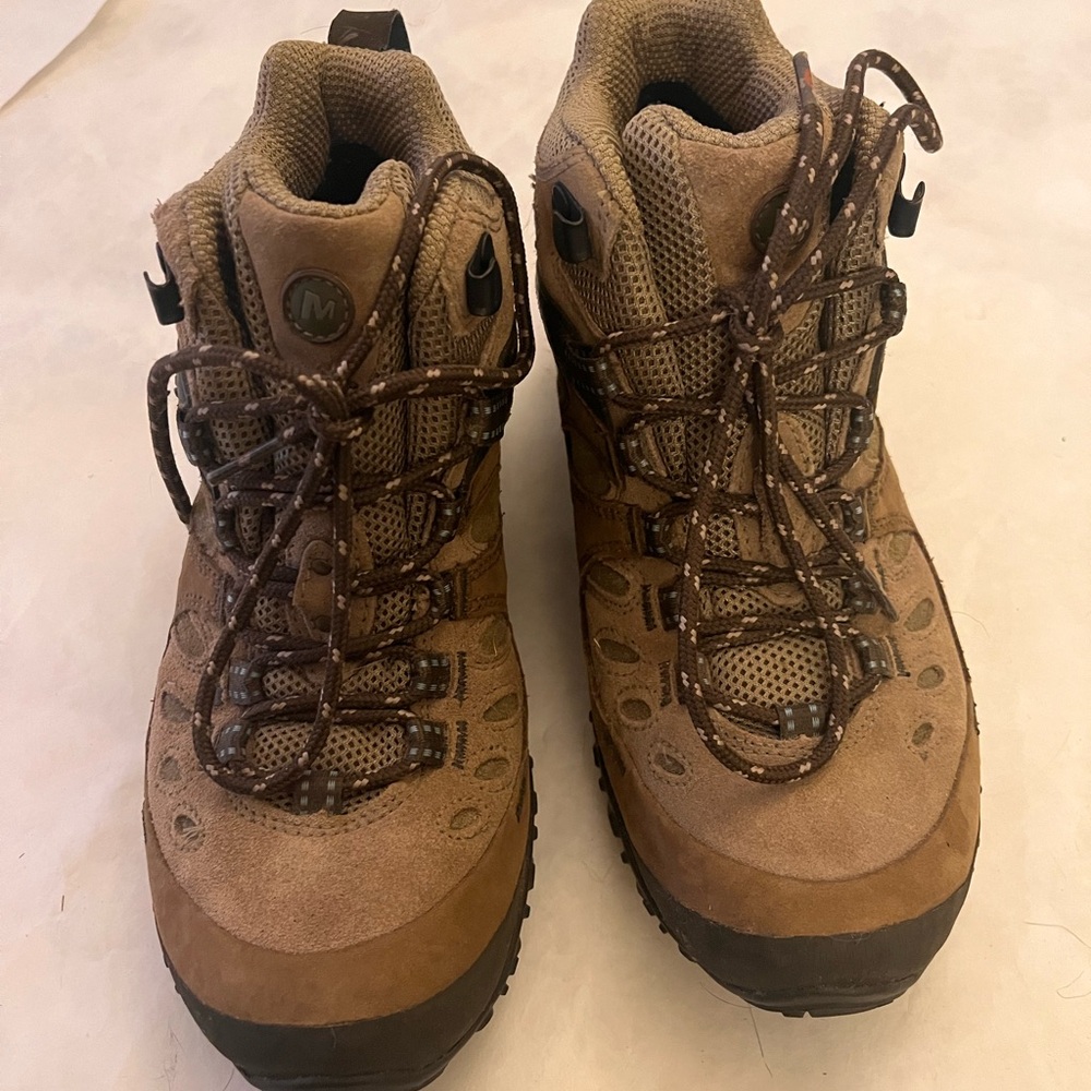 Merrell Women's Tan Lace-Up Hiking Boots